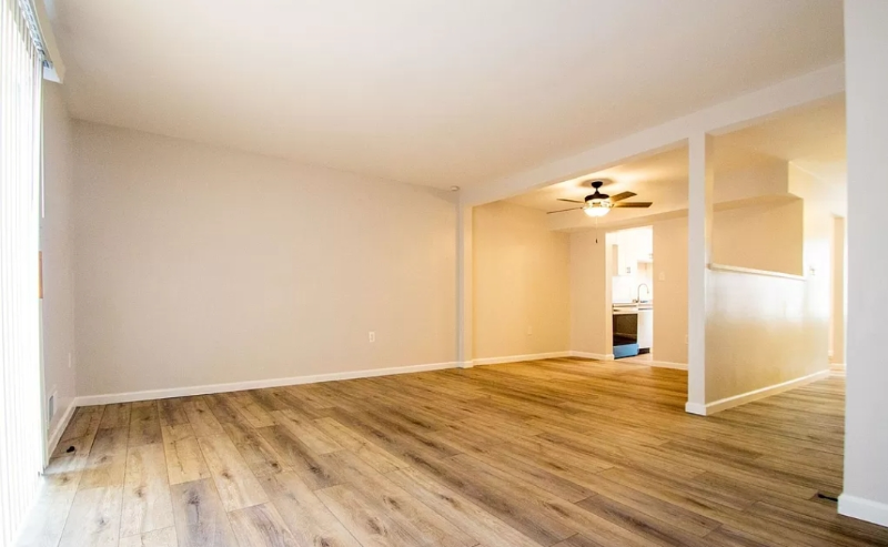 Woodbridge Townhome: 16703 chowning ct