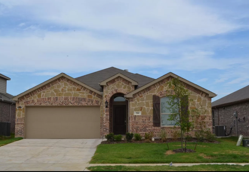 Little Elm House: 701 Cheyenne Dr