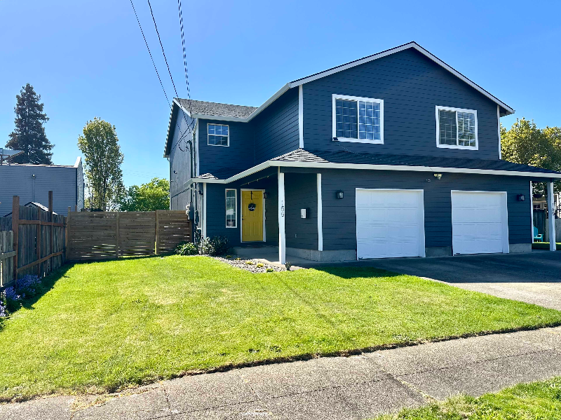 Gladstone House: 155 W Berkeley St