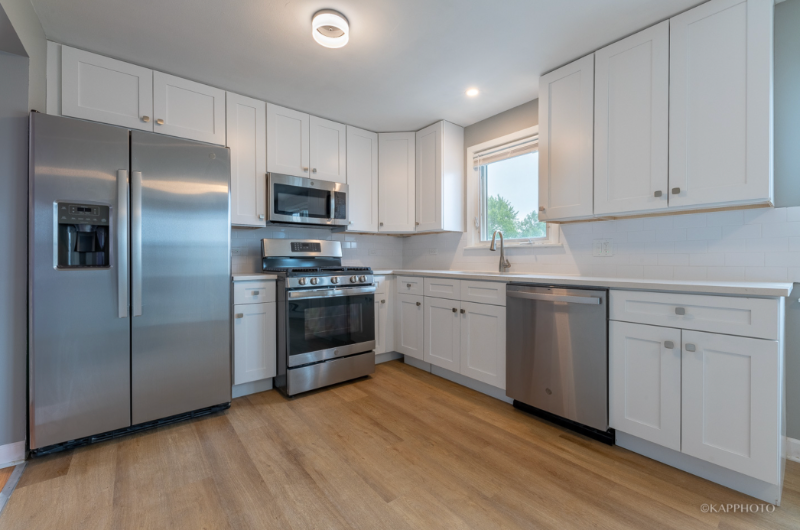 Harwood Heights Apartment: 4600 N. Sayre Ave.