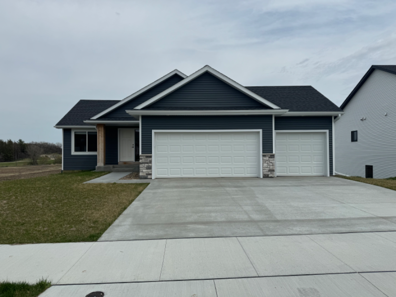 Rochester House: 168 Stonelake Dr SE