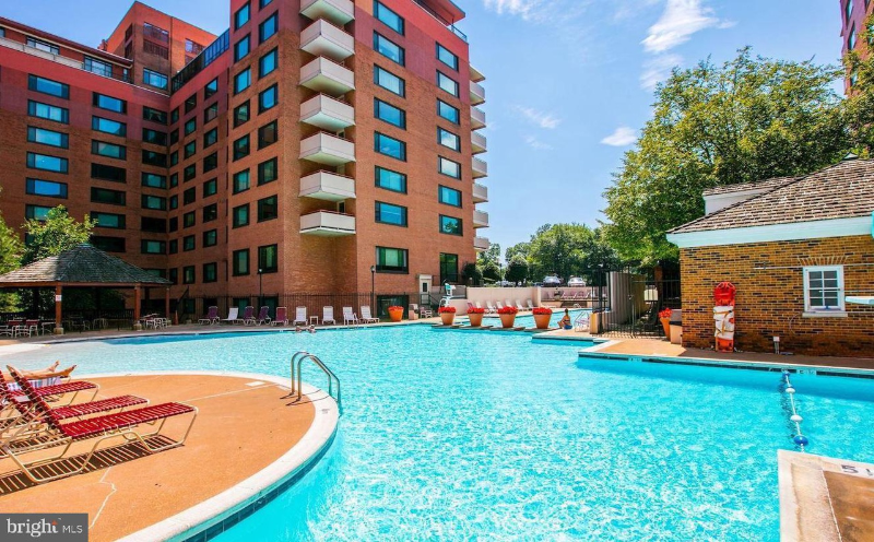 Arlington Condo: 1111 Arlington Blvd