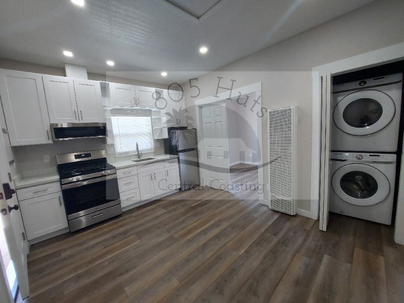 Santa Maria House: 923 Francis Ln