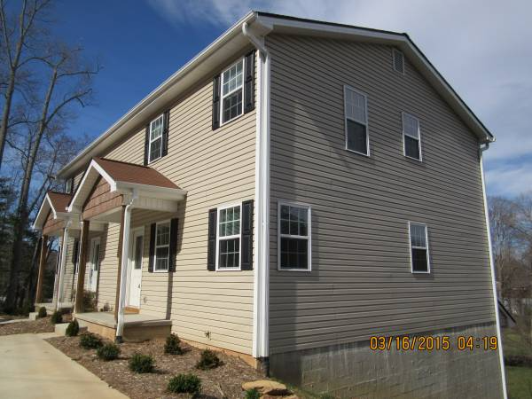 Hendersonville Multiplex: 1828 Lower Ridgewood Blvd