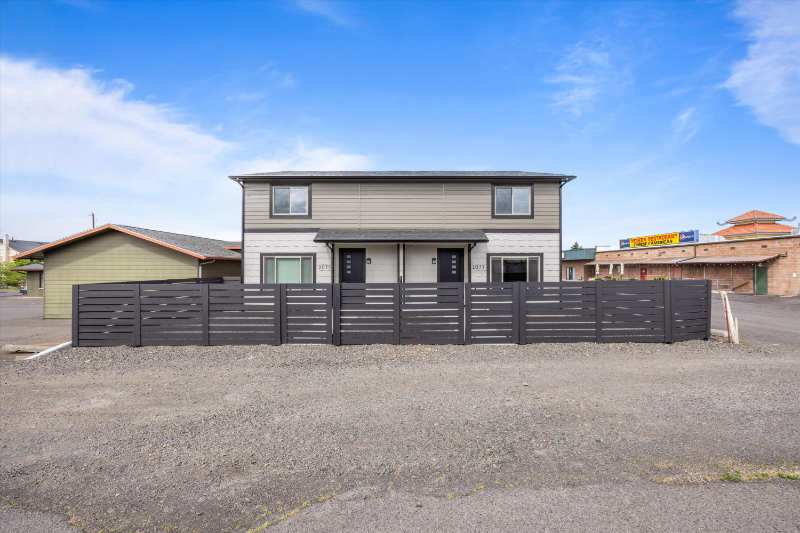 WALLA WALLA Townhome: 2077 WALLA WALLA AVE.