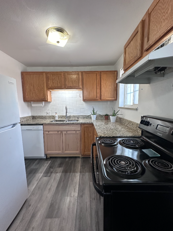 Lakewood Apartment: 211 South Brentwood