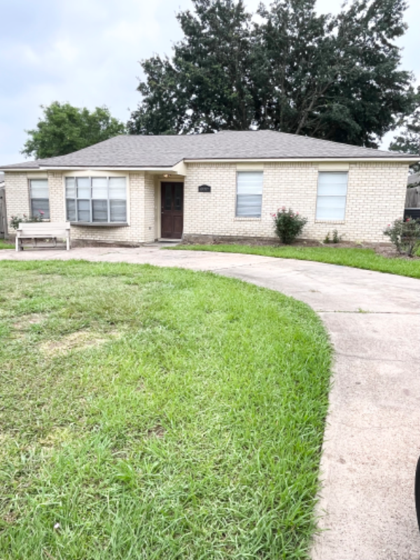 Montgomery House: 10707 Scenic Dr