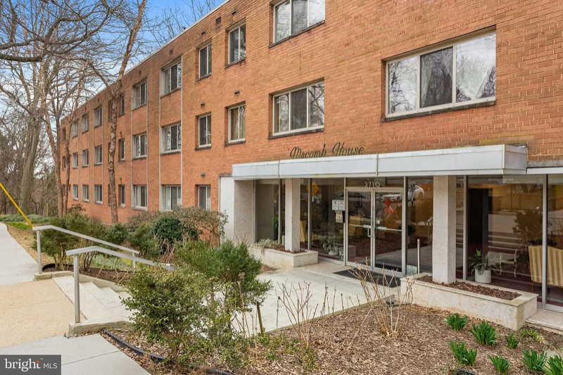 Washington House: 2710 Macomb St NW