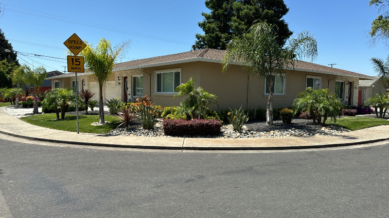 Stockton House: 5503 Ridgeway