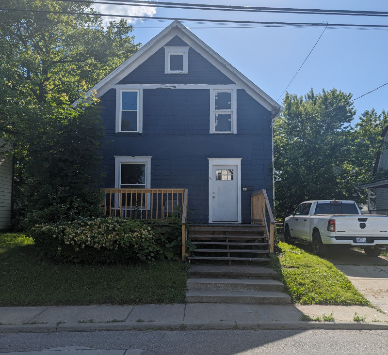 Lorain House: 220 Hamilton Ave
