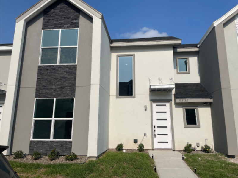 Pharr Townhome: 5312 Crown Point