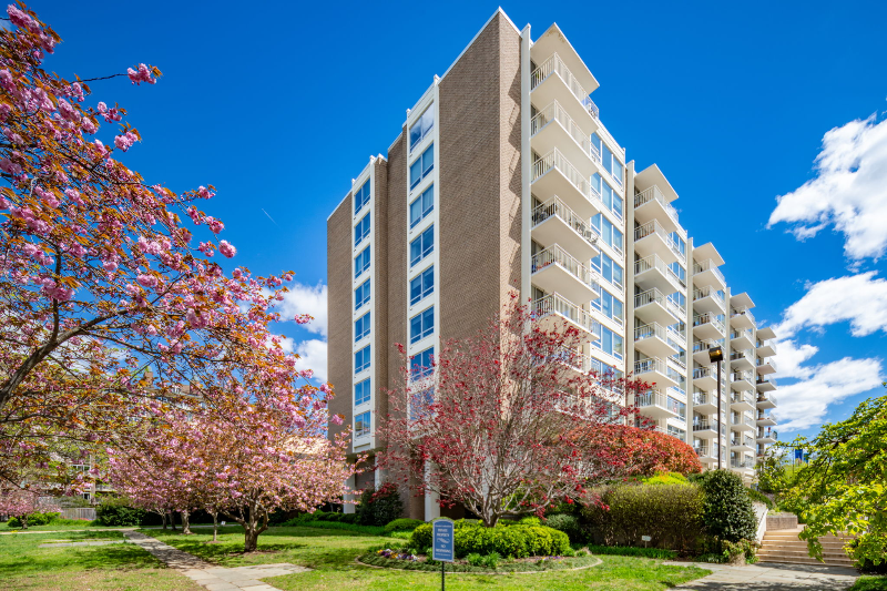 Washington Condo: 1425 4th St. SW