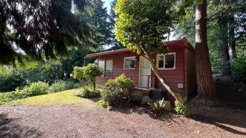 Mercer Island House: 4605 W Mercer Way