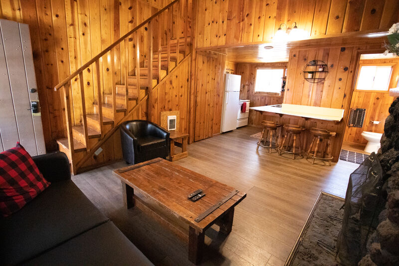 Lakeside Apartment: 596 W. White Mountain Blvd.