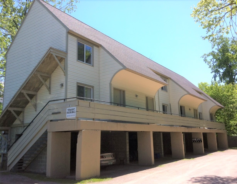 Burlington Apartment: 237 Maple Street