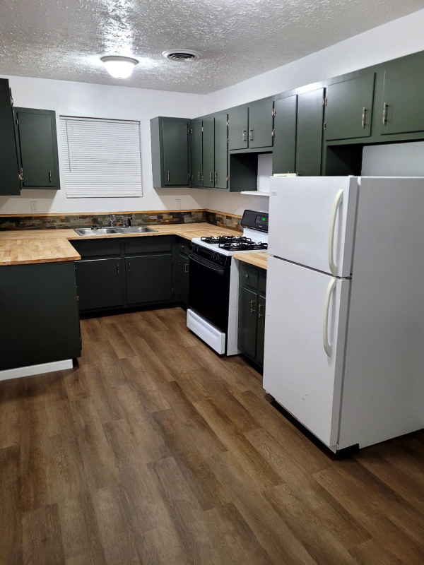 Oliver Springs Apartment: 165 Midway Dr, Oliver Springs TN