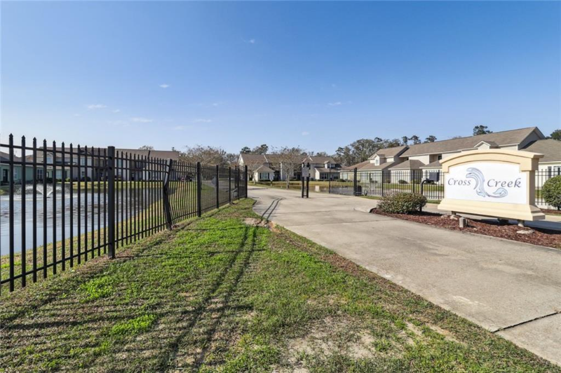 Hammond Townhome: 43215 Creek Circle