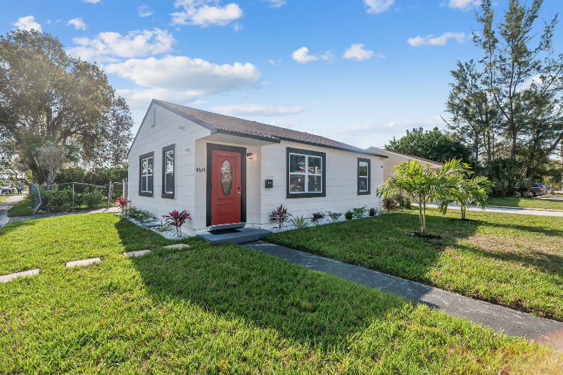 West Palm Beach House: 4614 Pinewood Ave