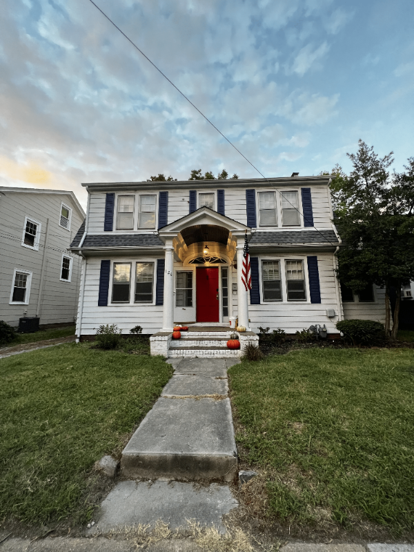 Norfolk House: 126 W Randall Ave