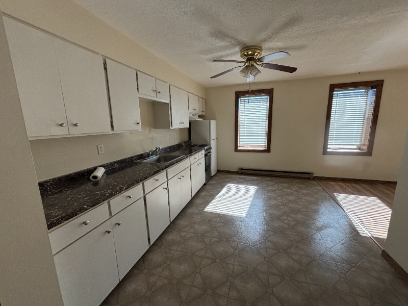 Park Rapids Apartment: 121 1/2 Main Ave S