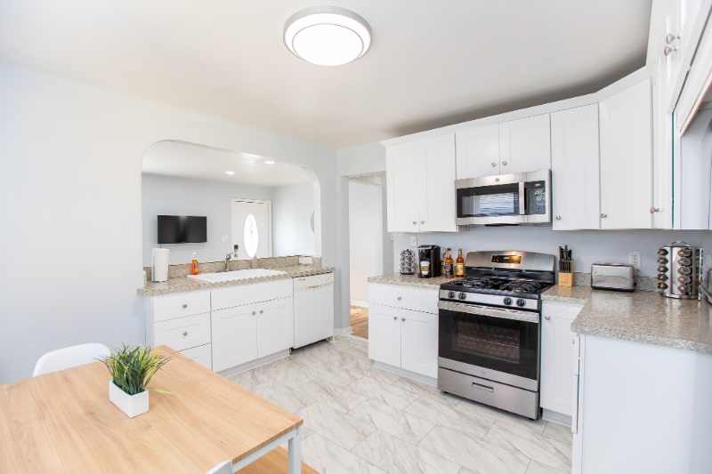 Norfolk House: 9287 1st View Street