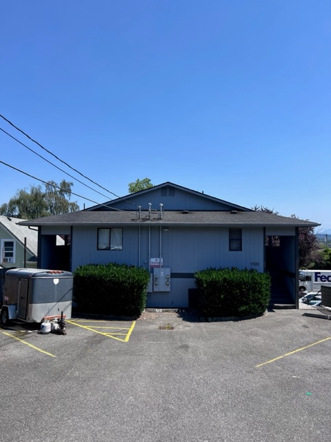 Everett Apartment: 3322 Lombard ave