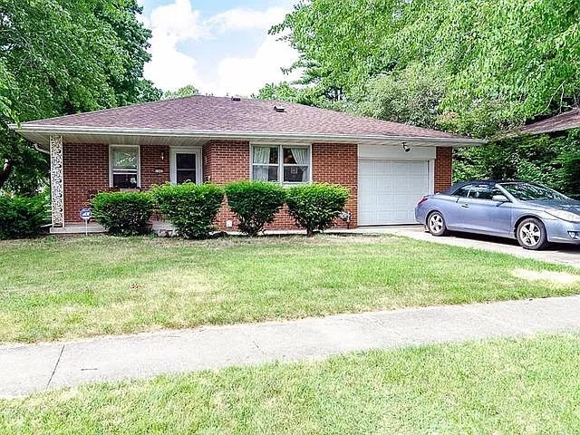 Urbana Townhome: 1302 East Mumford Drive