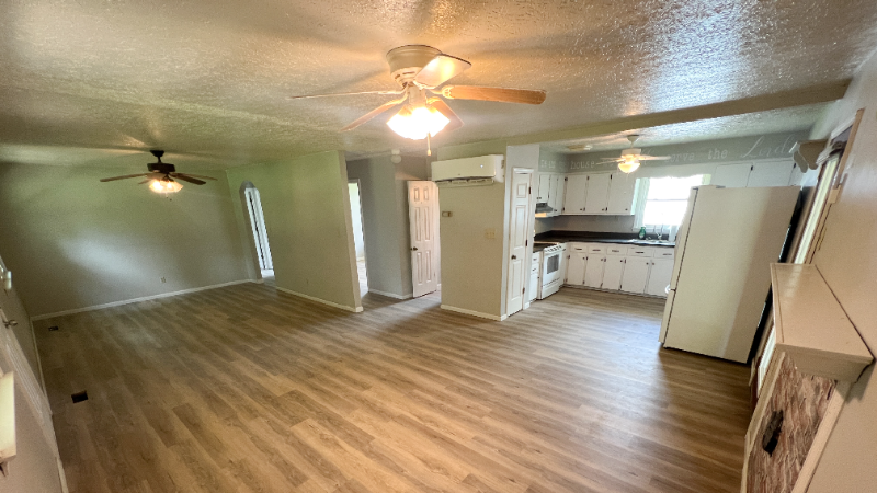Columbia House: 125 Old Somerset Rd