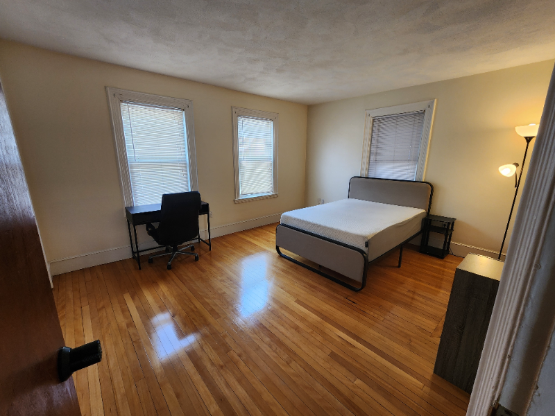 Quincy Single Room: 66 Brook St.