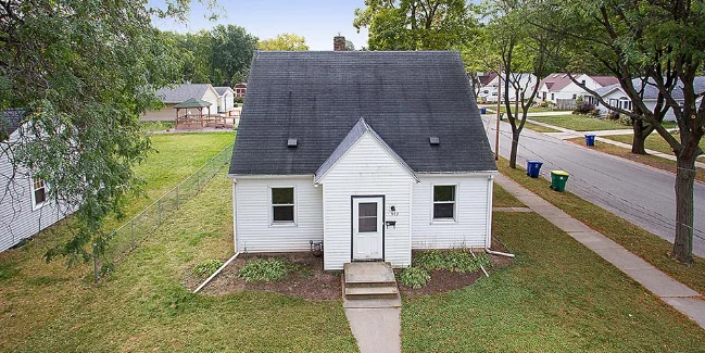 Green Bay House: 973 Hickory Hill Dr