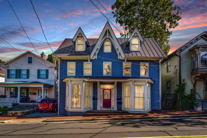 Leesburg Apartment: 206 Loudoun St. SW