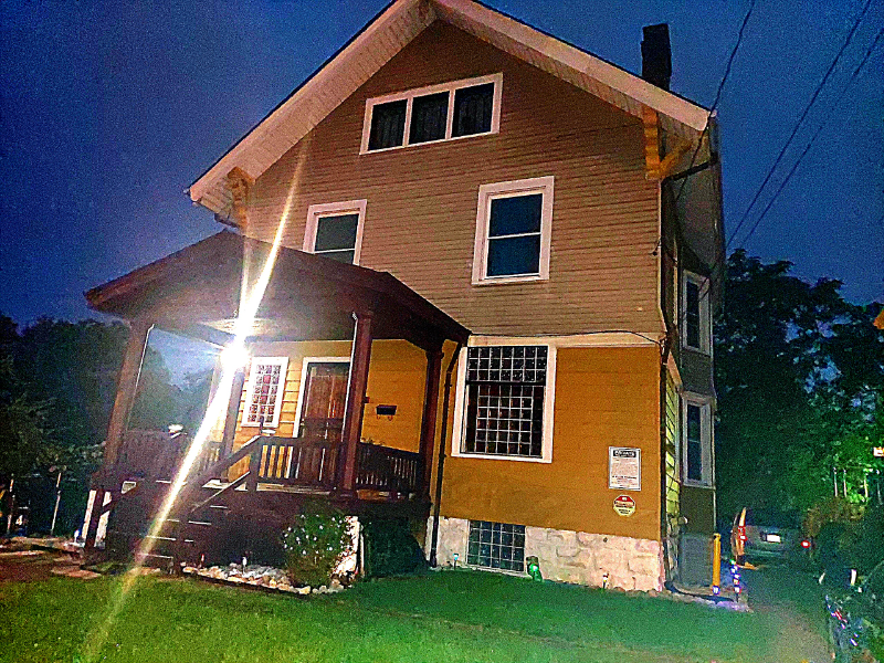 Cincinnati House: 907 Lexington Ave