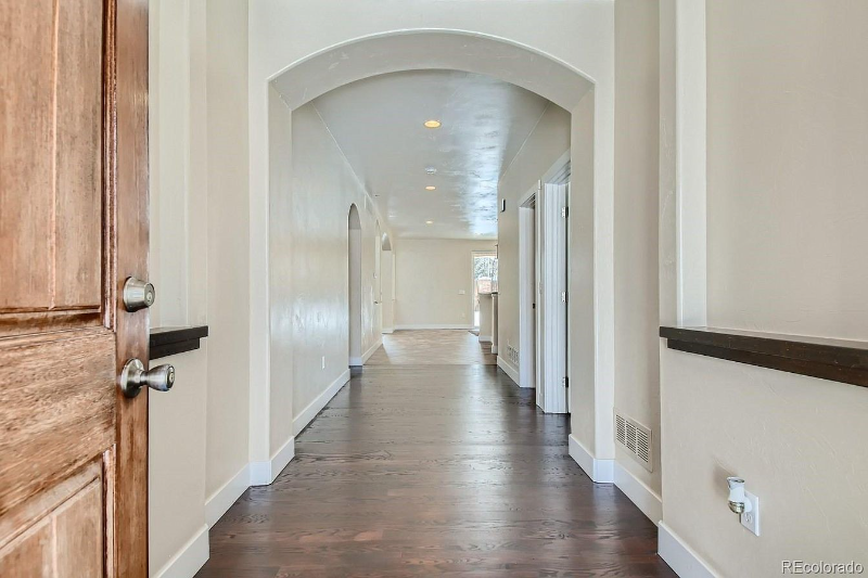 Thornton House: 10555 Albion Street