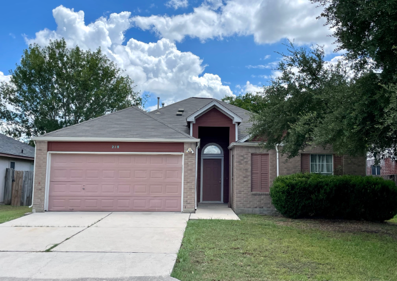 Lockhart House: 218 Sunshadow Drive