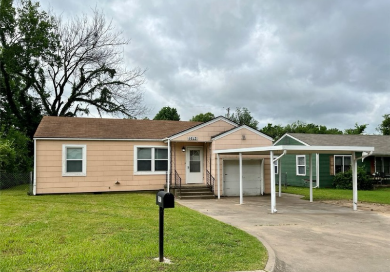 Muskogee House: 1613 Center Ln