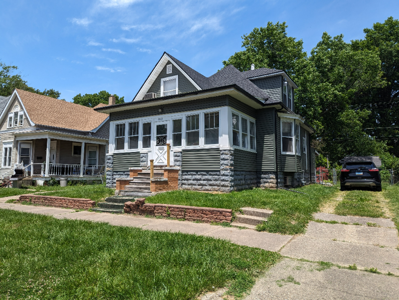 Peoria House: 1723 W Fredonia Ave