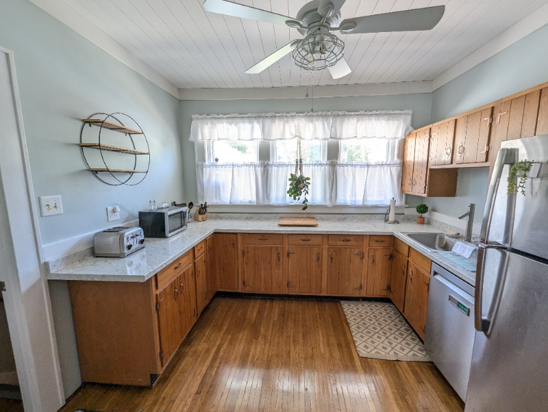 Utica House: 1800 Storrs Ave