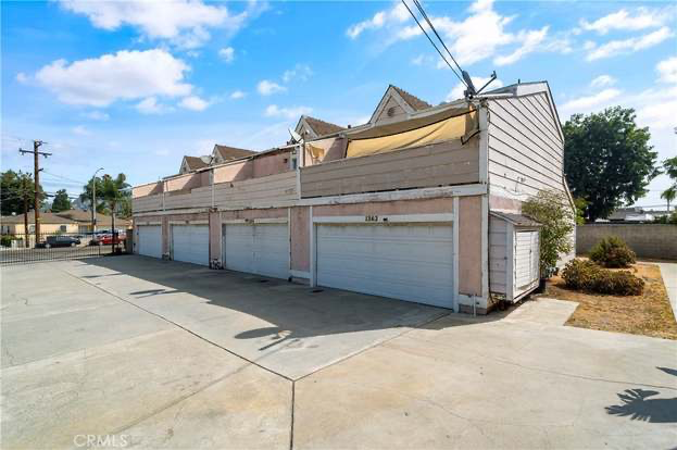 Pomona Townhome: 1362 West orange grove