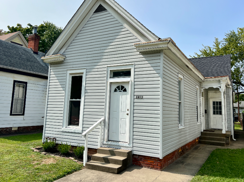 New Albany House: 1813 E Elm St