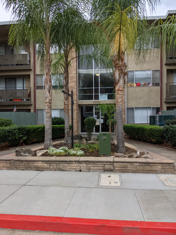 Sacramento Apartment: 2200 Royale Road #31