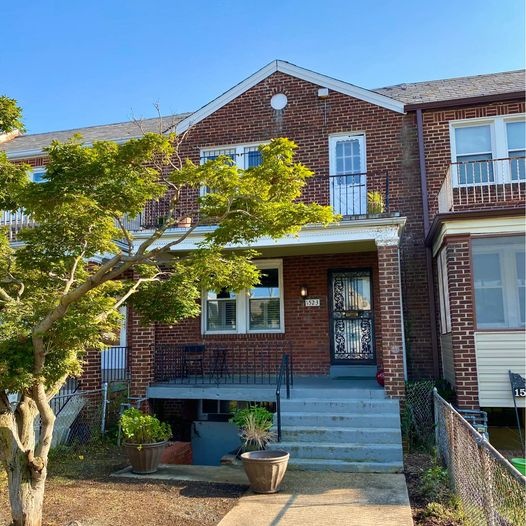 Washington House: 1523 Oates St NE