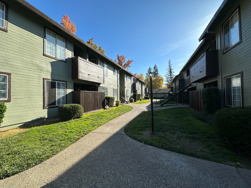 Carmichael Apartment: 5421 El Camino Ave