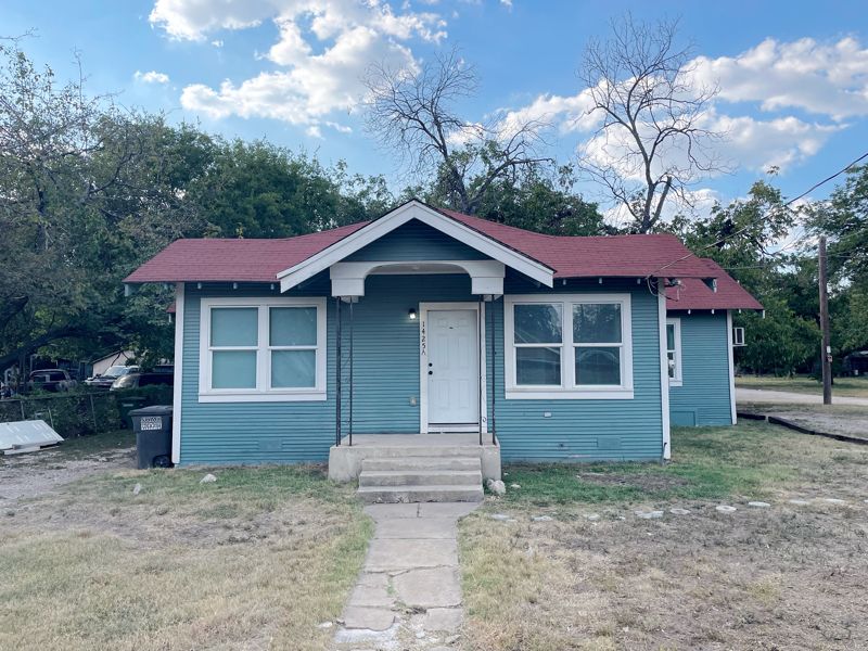 San Antonio House: 1425 Quintana Rd