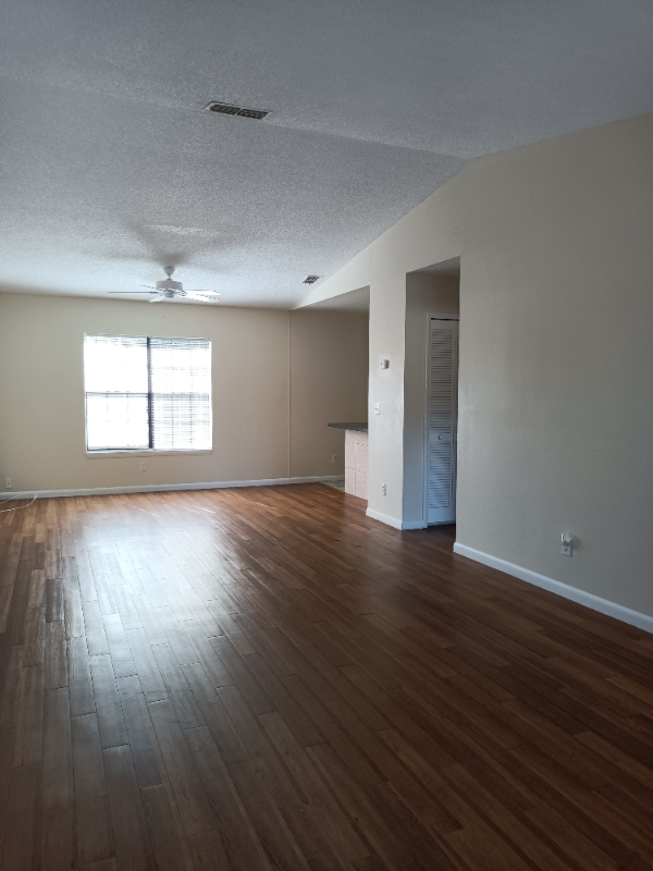 Pinellas Park Apartment: 7756 62nd Way N
