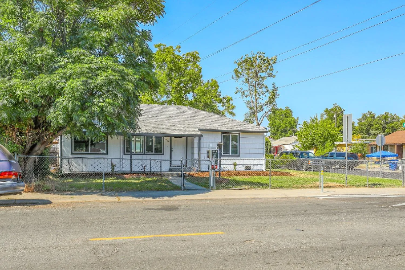 Sacramento House: 1913 South Ave