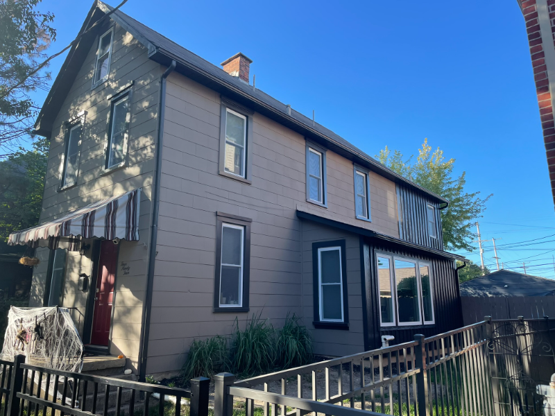 Columbus House: 494 Reinhard Ave