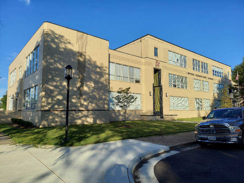 Hampton Apartment: 200 Claremont Ave