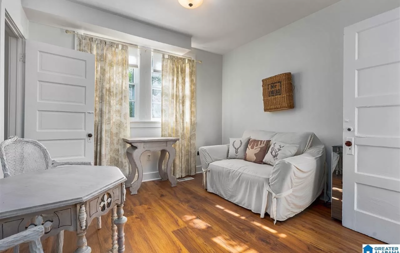 Birmingham House: 1441 Milner St S