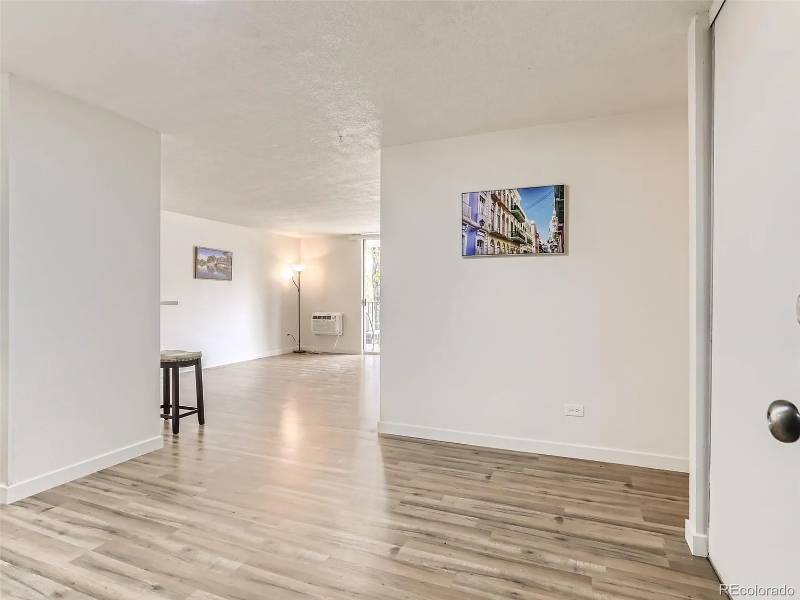 Aurora Condo: 2281 s Vaughn way