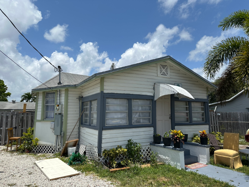 Dania Beach House: 233 NW 5th Avenue